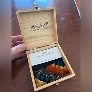 Brackish feather pocket square